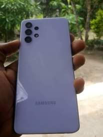 A picture of Samsung a32.