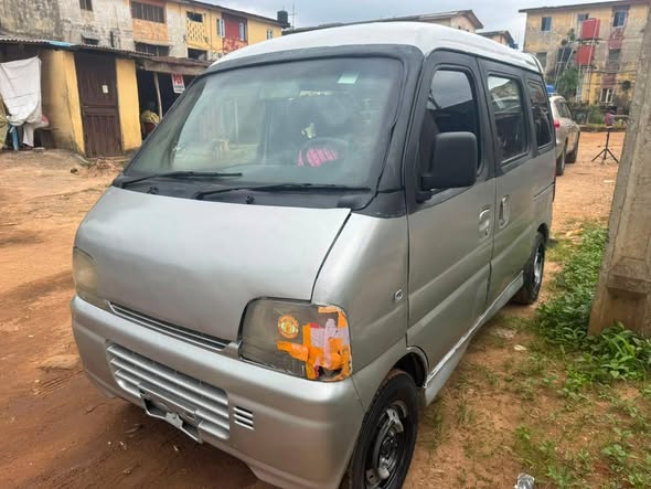 A picture of 2022 Suzuki bus
