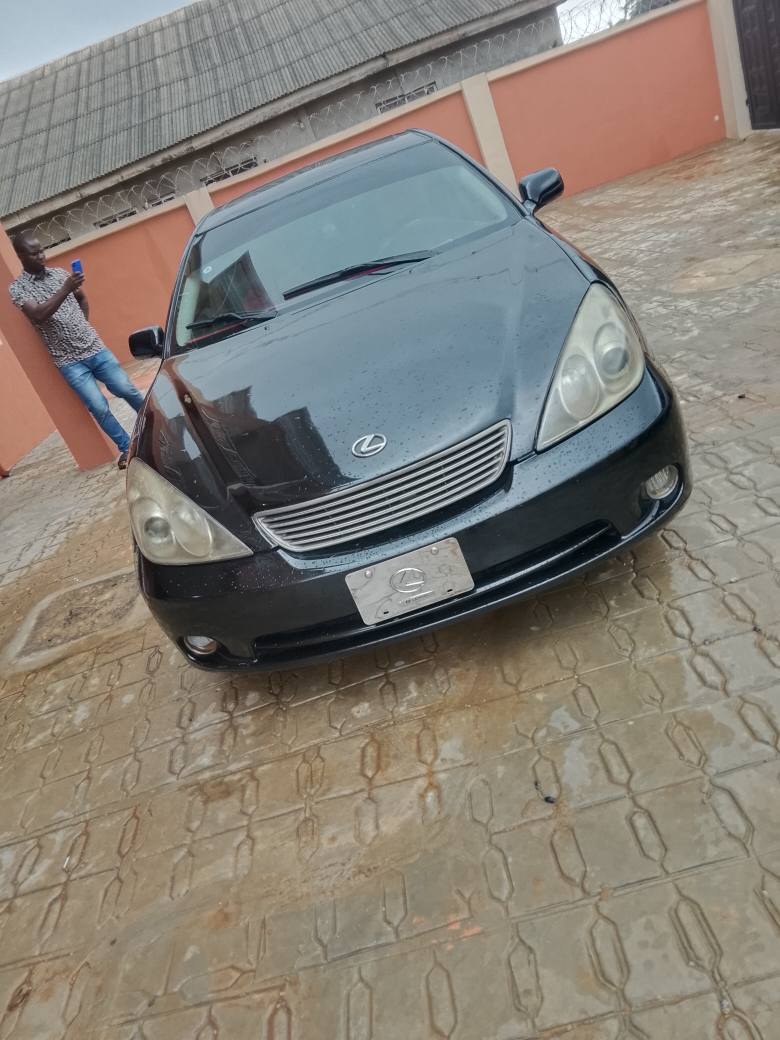 A picture of Lexus ES 330