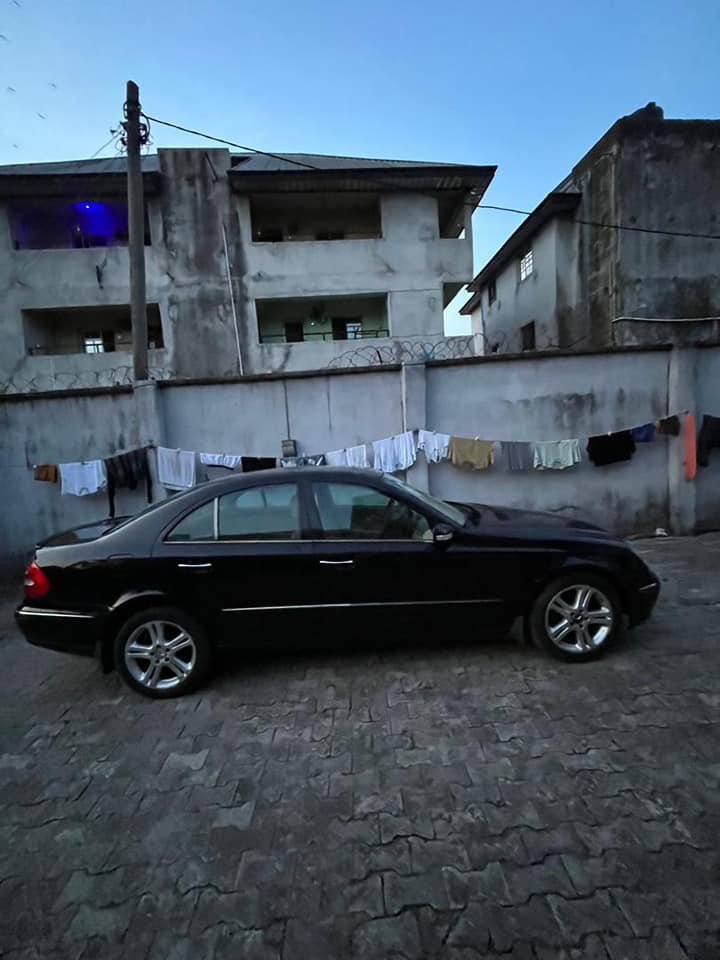 A picture of MERCEDES E350 2007