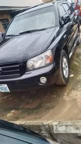 A picture of sharp Toyota Highlanda 2006 model three sitter everything is working