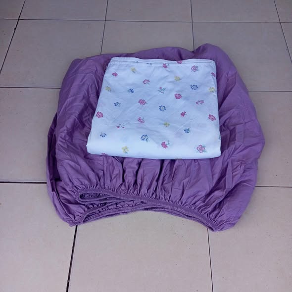 A picture of Elegant Second Hand Beddings only