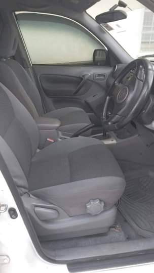 A picture of 2002 TOYOTa Rav4