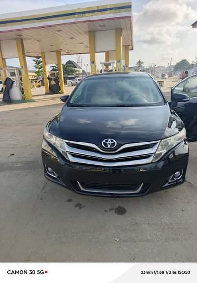 A picture of registered toyota venza 2013
