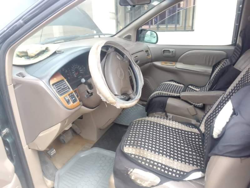 A picture of Distress sales Toyota sienna first body working perfect engine Gear