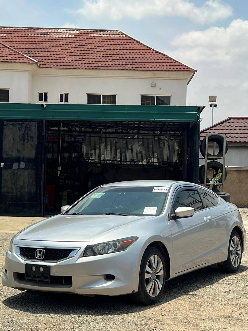 A picture of Honda Accord Coupe 2009