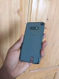 A picture of Samsung galaxy s10e