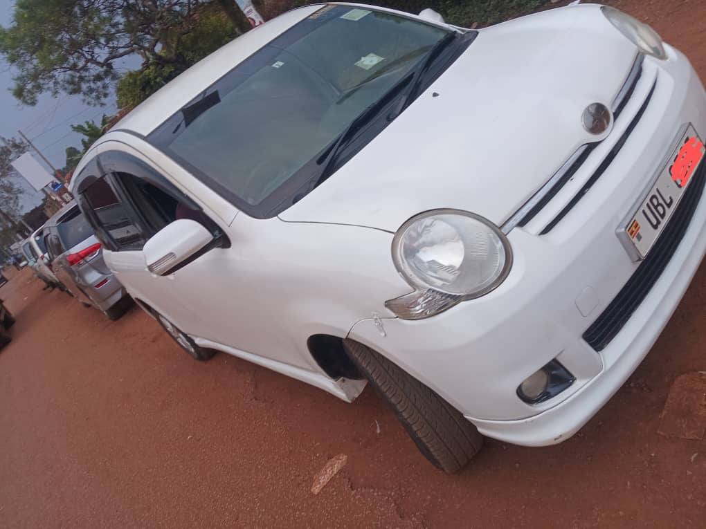 A picture of Toyota Sienta on sale at 16.5m Ugx only