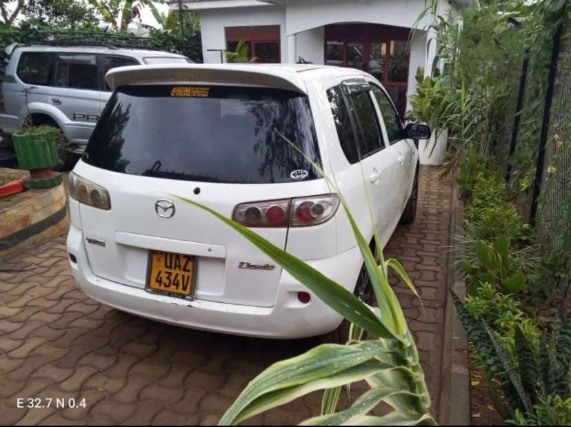 A picture of Mazda Demio manual