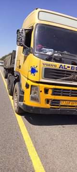 A picture of Volvo Truck full na Tela Linauzwa mil.40
