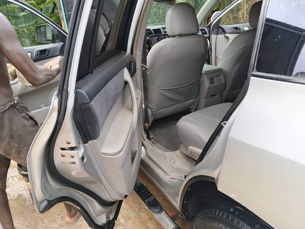 A picture of New Year Awoof Distress Sale 2008 Toyota Highlander
