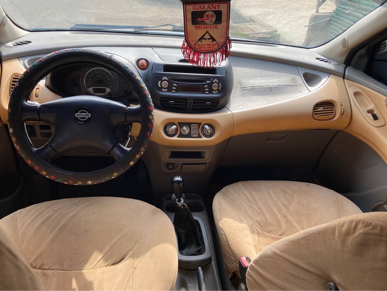 A picture of Nissan Tino