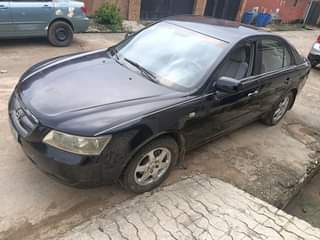 A picture of Hyundai Sonata 07