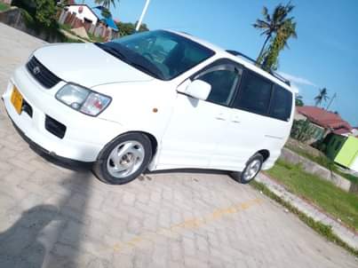 A picture of 2000 NOAH SR40 0714058883 TOYOTA