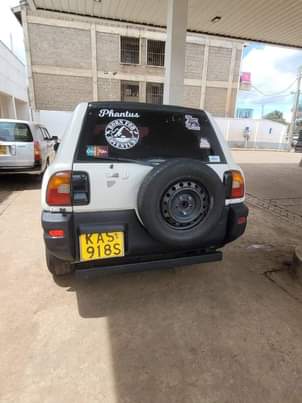 A picture of 2000 Toyota Rav4 Suv