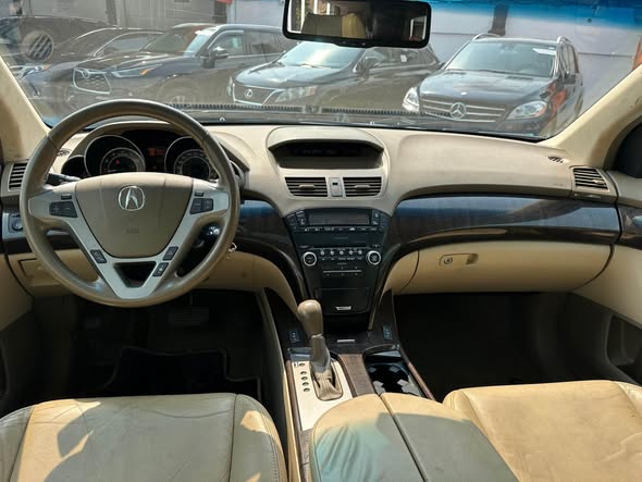 A picture of 2010 Acura MDX