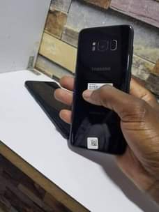 A picture of Samsung galaxy s8 edge Clean with no Dot.Storage 64gb with