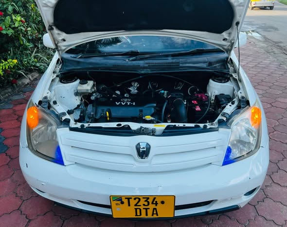 A picture of TOYOTA IST NEW