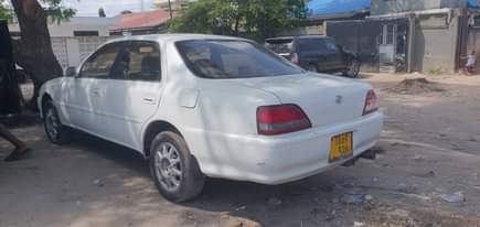 A picture of Toyota cresta