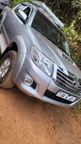 A picture of Hilux Vigo Automatic 78m 1KZ engine now cash needed