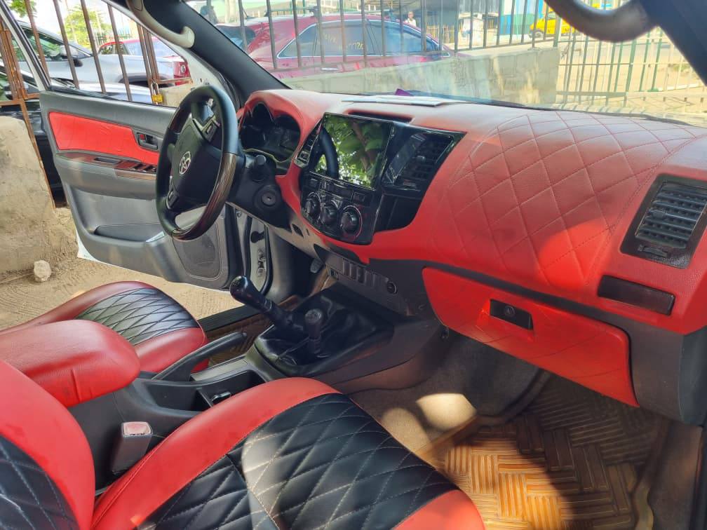 A picture of 2013 Toyota hilux