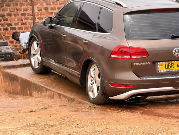 A picture of VW Toureg 2013