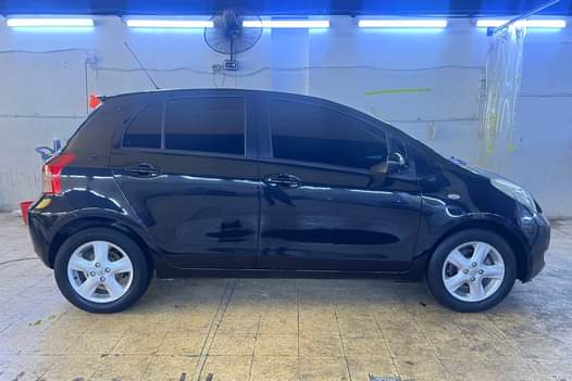 A picture of TOYOTA YARIS HATCHBACK MODEL 2007 Prices 10500 GCC GOOD Condition