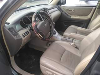 A picture of Neatly used 2005 Toyota highlander Buy and drive