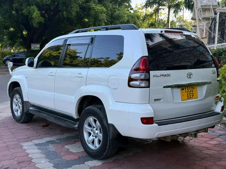 A picture of TOYOTA PRADO DIAMOND