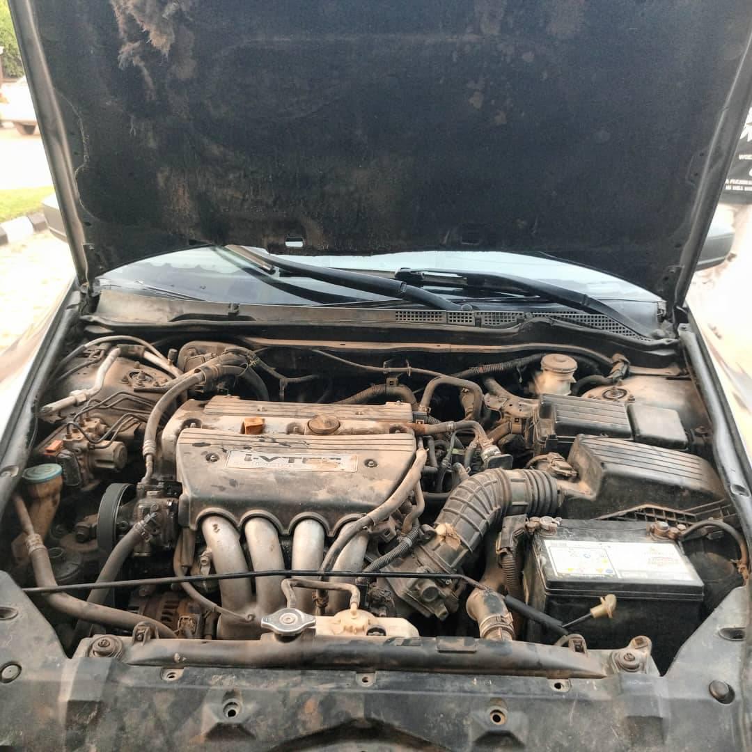 A picture of Hot distress in town With untampered engine and gear AC