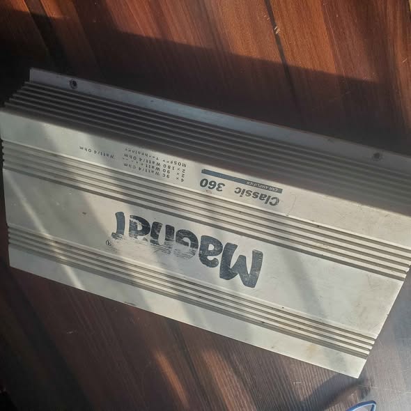 A picture of Car Sound Amplifier system