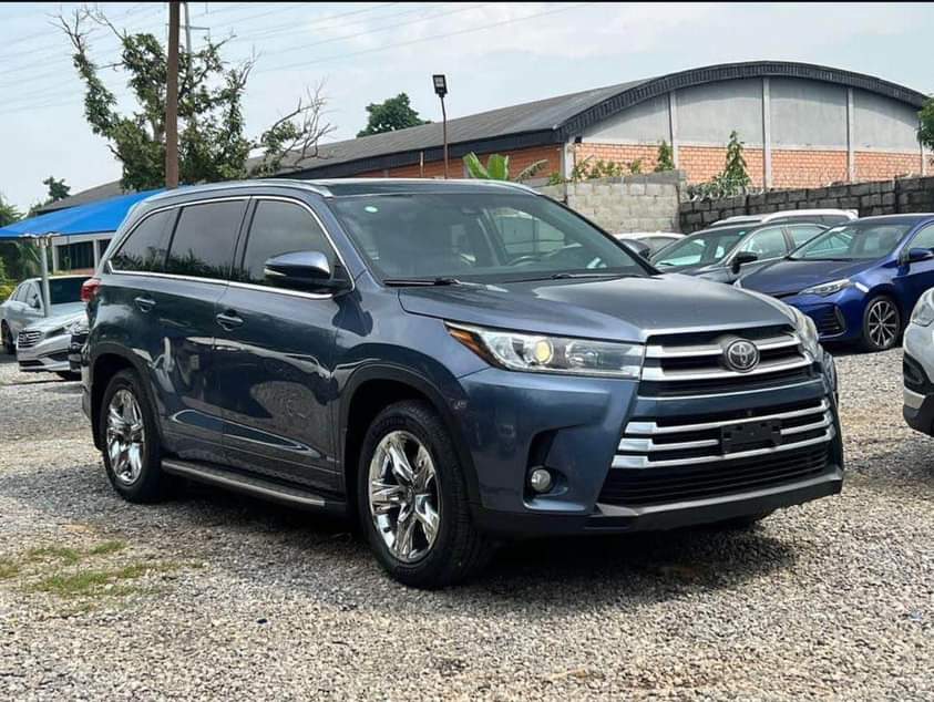 A picture of 2018 HIGHLANDER LIMITED FULLEST OPTION