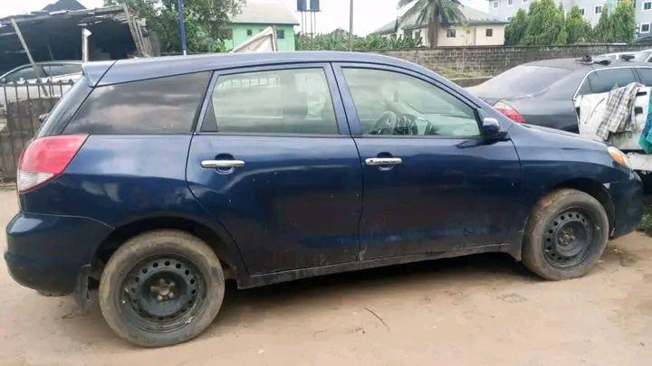A picture of Toyota matrix 2005 model