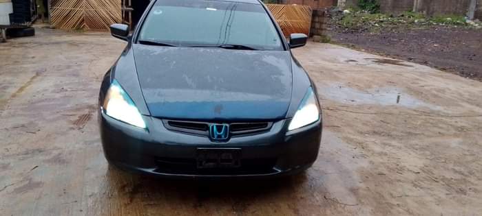 A picture of 2004 HONDA ACCORD