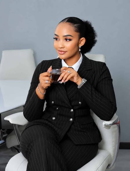 A picture of Womens suit suti za kike