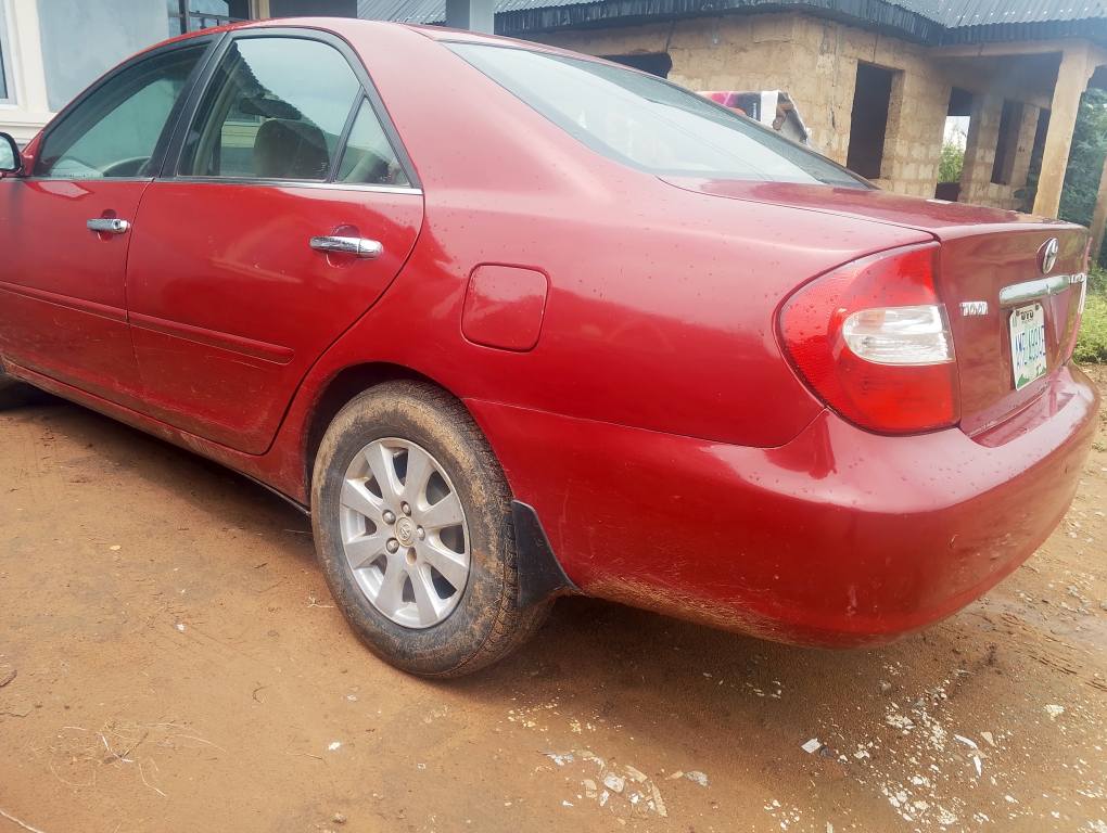 A picture of 2003 Toyota camry