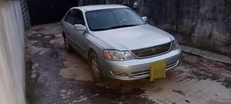A picture of Clean 2004 Toyota Avalon