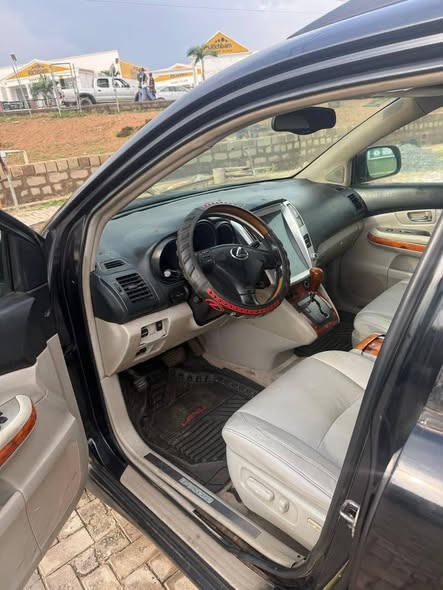 A picture of Lexus RX330