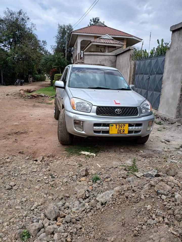 A picture of TOYOTA RAV4 SHORT