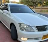 A picture of TOYOTA CROWN