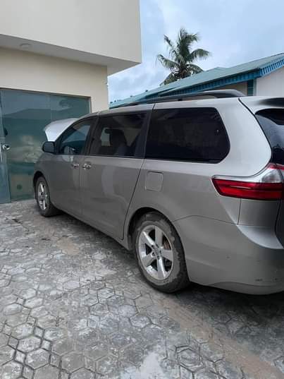 A picture of Toyota Sienna 2016 model