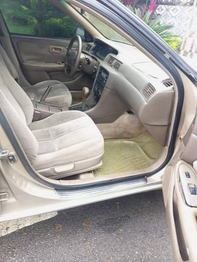 A picture of Toyota Camry pencil light for sale Very clean Body and