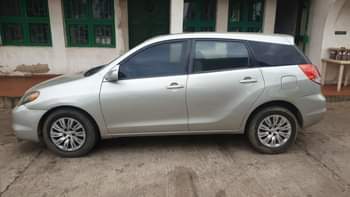 A picture of Very sharp 2005 model Toyota matrix with nothing to fix