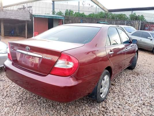 A picture of 2004 Toyota Camry Big daddy Small
