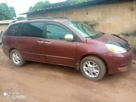A picture of Toyota sienna 2005 model 3 7m 3MZ Engine Location is