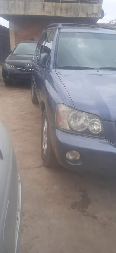 A picture of Kay bill auto Local used Toyota Highlander 2004 model everything