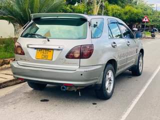 A picture of TOYOTA HARRIER
