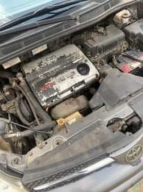 A picture of 2005 Toyota Sienna First body