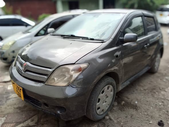 A picture of TOYOTA IST