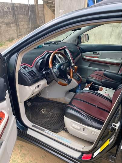 A picture of 2005 Lexus Rx330 Toks standard